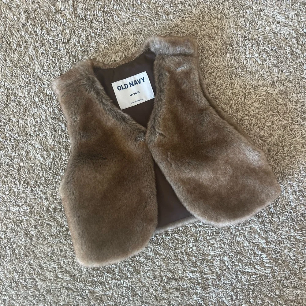 Old Navy Toddler Girl Faux Fur Vest Size 18-24 Months